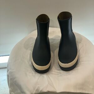 Tory Burch rain boots size 7